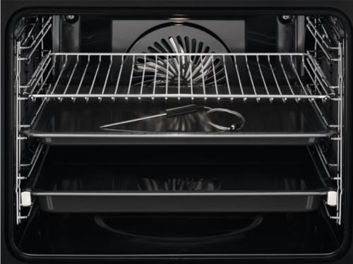 Электрический духовой шкаф Electrolux EOE7P31Z черный